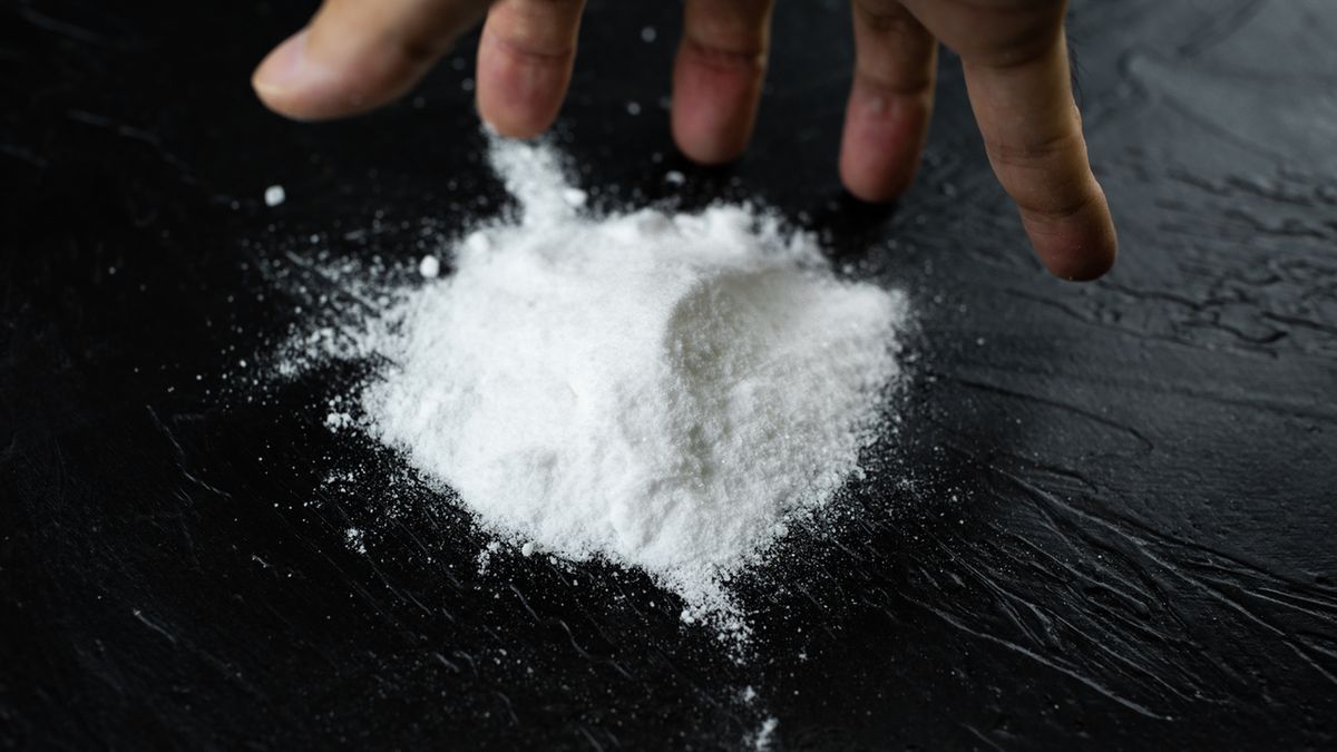 Zmiany skórne po amfetaminie to krosty, owrzodzenia, obrzęki i rumień.