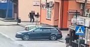 Mszczonów: Skakali po dachach zaparkowanych aut. 44-latek zatrzymany, straty to 6800 złotych