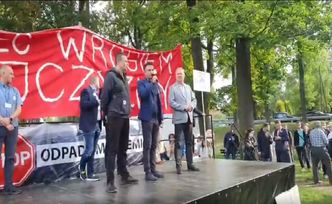 "Śmieć wrogiem Ojczyzny". Protestują przeciw niemieckim odpadom na Przedgórzu Izerskim