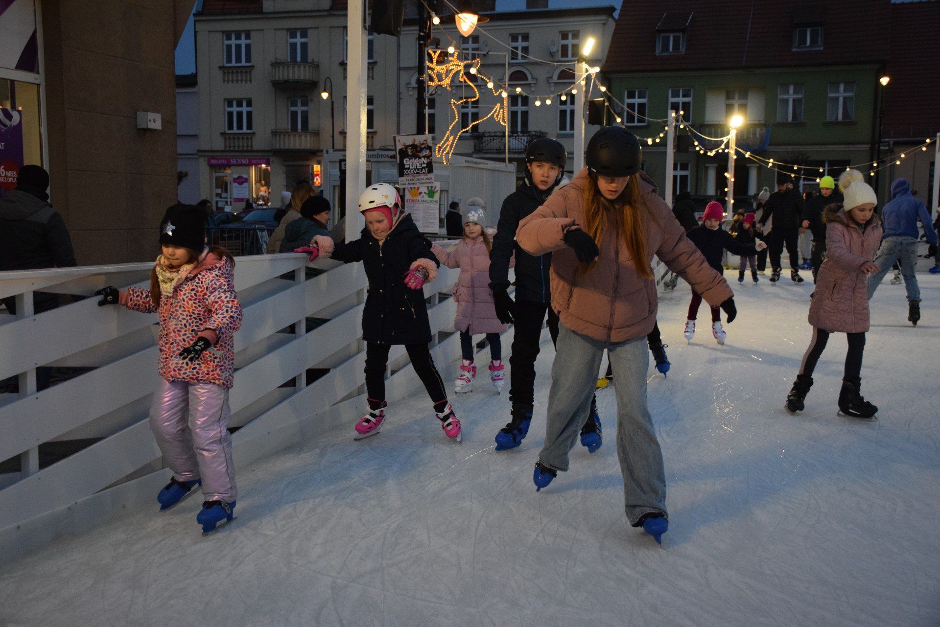 Otwarcie lodowiska w Szamotułach już wkrótce - zobacz archiwalne zdjęcia z ubiegłego roku!