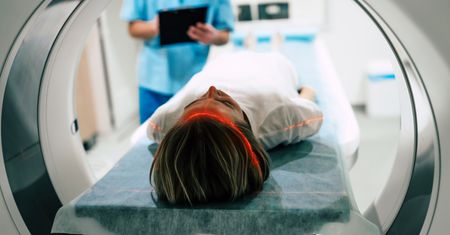 Źle ocenił tomografię? Lekarz przed sądem po śmierci pacjentki