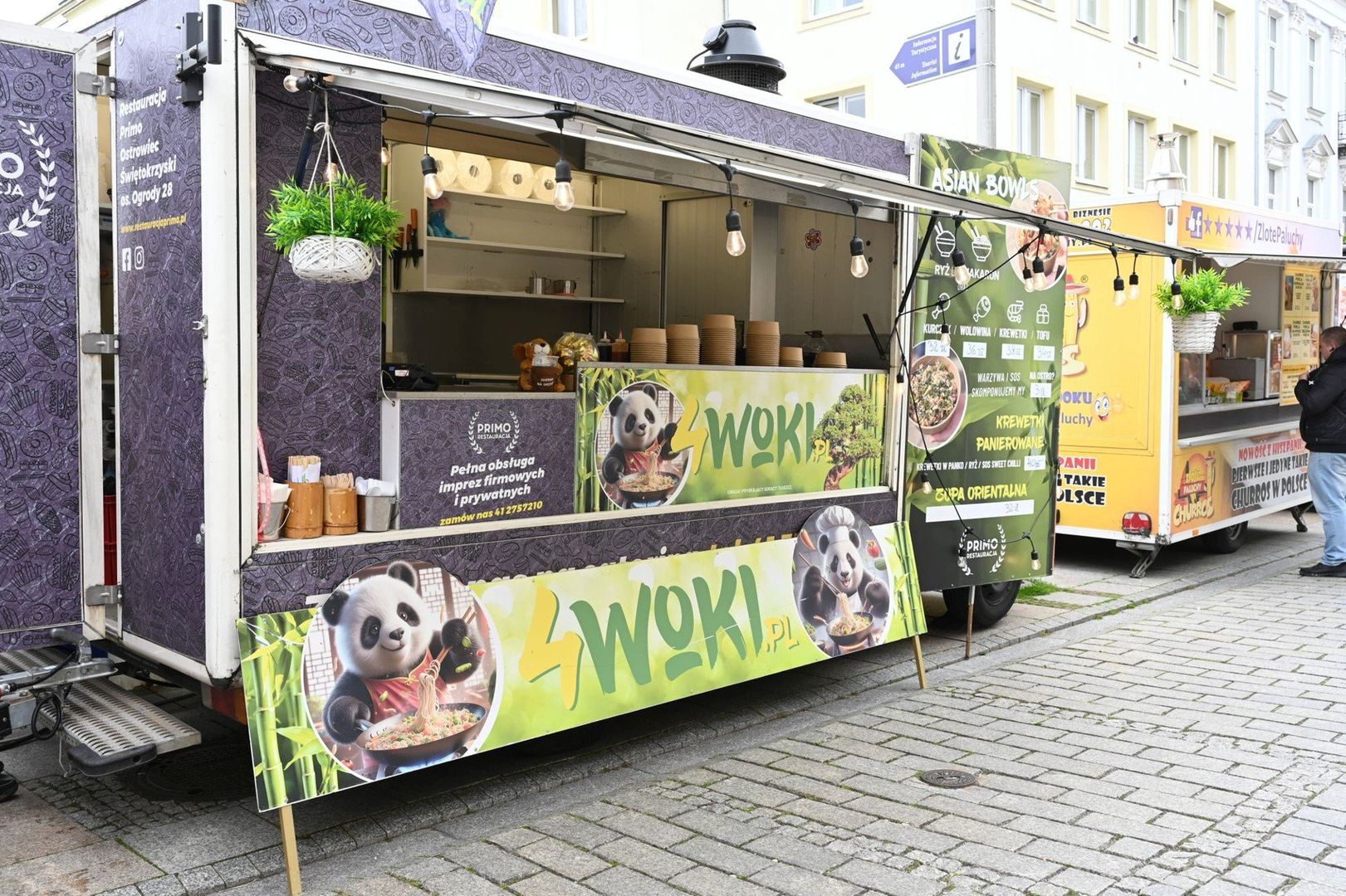 Food trucki pojawiły się na kieleckim deptaku. Do końca weekendu można próbować różnych dań.