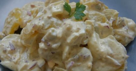 Przepis na kartoffelsalat. Ziemniaczana sałatka prosto z Niemiec