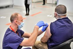 Szczepionka na COVID. Wiadomo, ile osób się zaszczepiło. Niektóre dawki zutylizowano