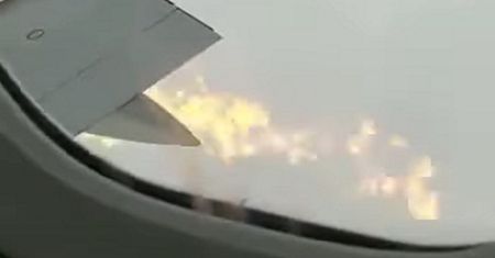 Głośny huk i ten widok za oknem. Pasażerowie zamarli ze zgrozy