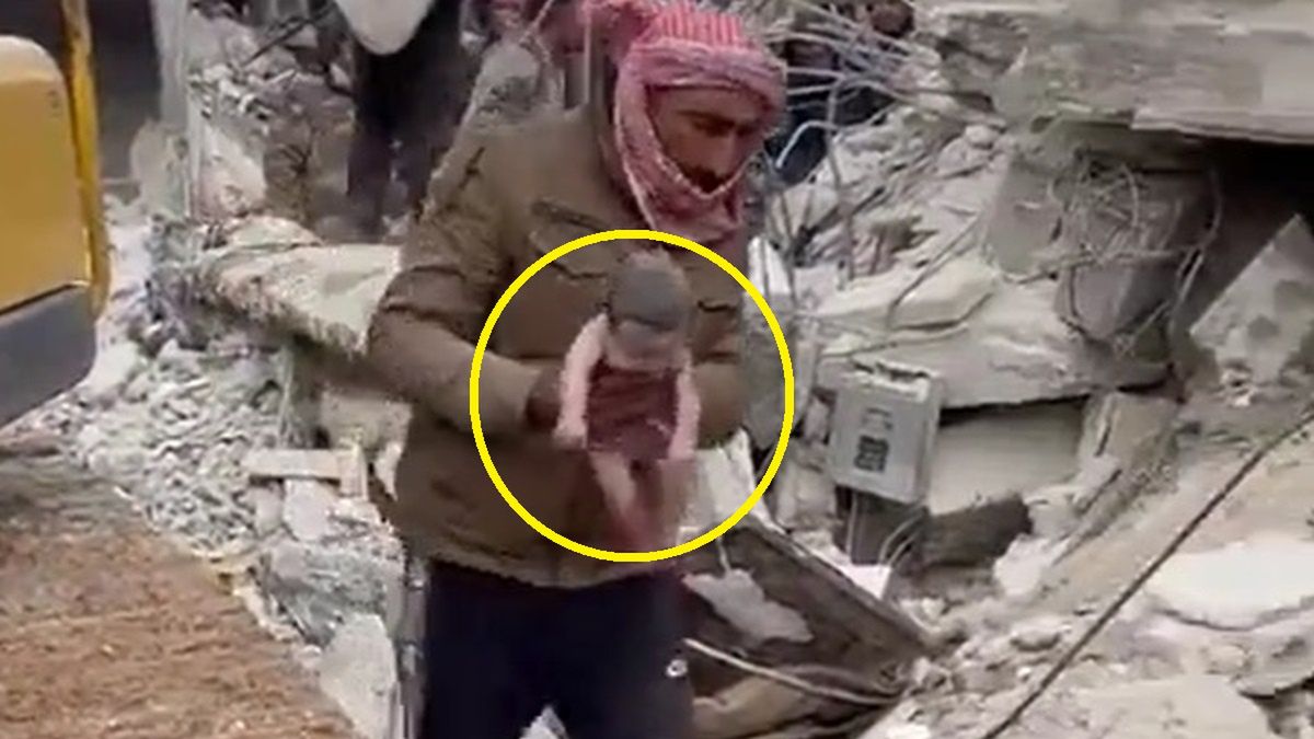 Ratownicy znaleźli noworodka pod gruzami