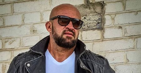 Tomasz Oświeciński pokazał, jak mieszka. Salon robi wrażenie!