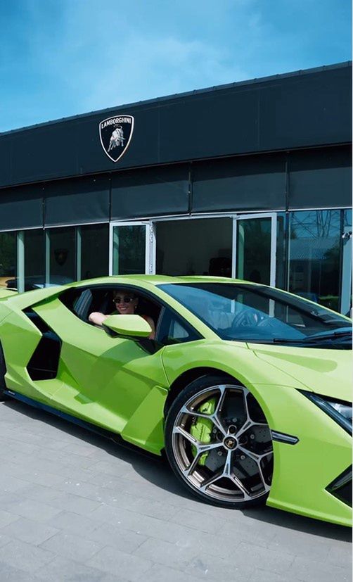 Klaudia Halejcio i Oskar Wojciechowski kupili lamborghini o wartości 3,5 mln złotych