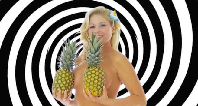 Spoty OleOle.pl z nagimi modelkami nie poniżają kobiet, ale zagrażają dzieciom (wideo)