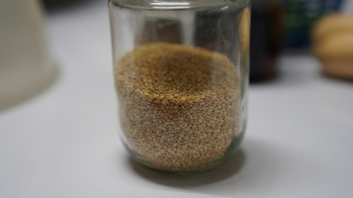 Auchan wydało pilne ostrzeżenie. W znanym produkcie wykryto Salmonellę