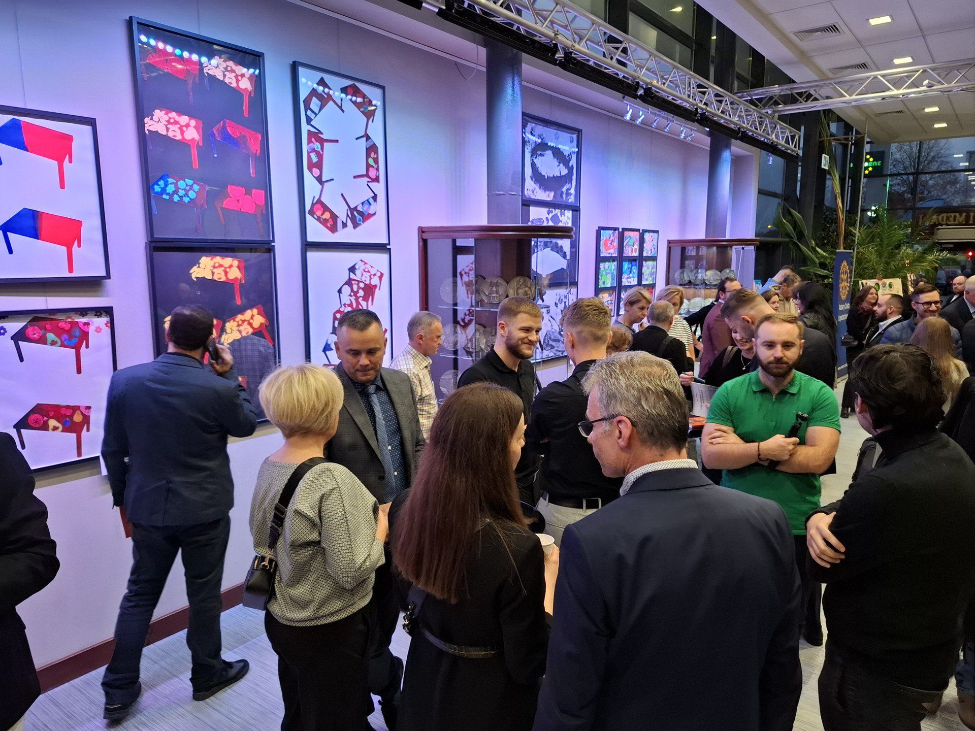 Częstochowa, niegdyś stolica województwa, dziś zmaga się z marginalizacją i brakiem spójnej strategii rozwoju. Dr Karol Wałachowski, ekonomista i badacz miast, wskazuje, co mogło pójść nie tak, dlaczego niektóre miasta poradziły sobie lepiej i jakie wnioski można wyciągnąć dla przyszłości miasta.