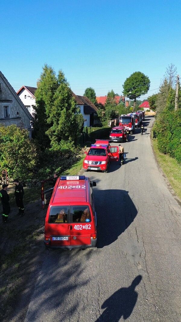 Konwój samochodów strażackich