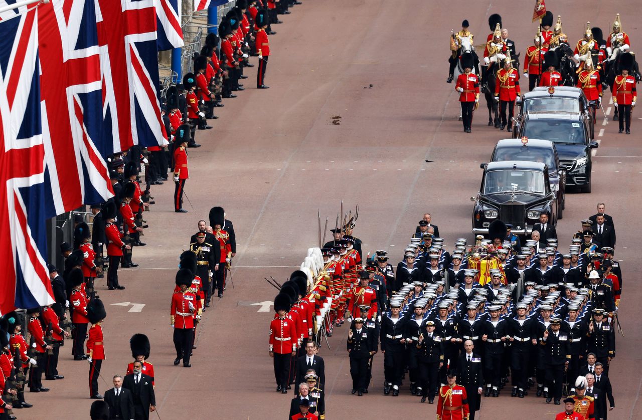 Zamek Windsor. Królewska siedziba, miejsce pochówku brytyjskich monarchów