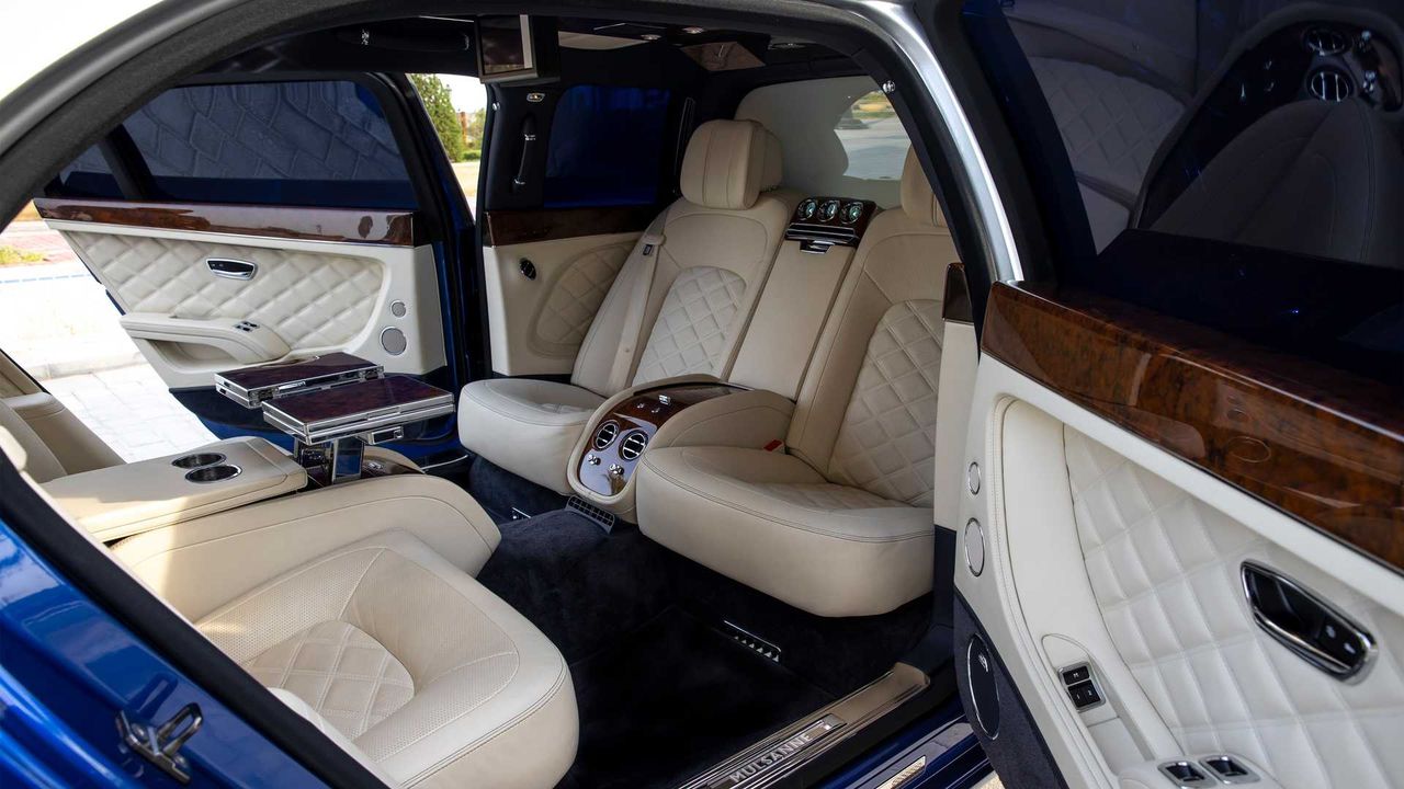 Bentley Mulsanne Grand Limousine (2015)