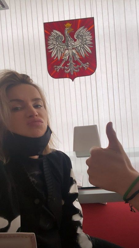 Maffashion i Sebastian Fabijański w urzędzie stanu cywilnego podają imiona syna