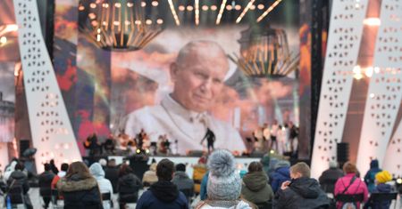 Koronawirus w Polsce. Wadowice. Czerwona strefa nie przeszkodziła. Koncert papieski się odbył