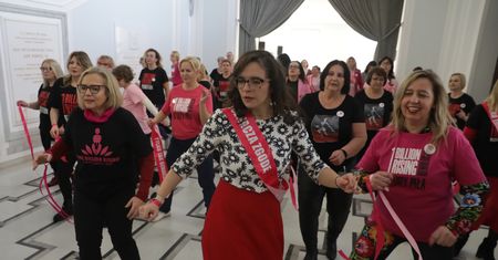 Posłanki tańczą w Sejmie. Dziennikarz TV Republika porównał je do "Mam Talent!"