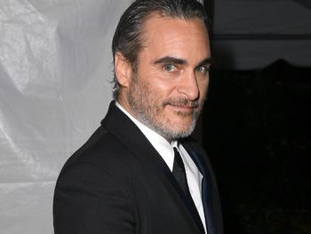 Joaquin Phoenix skończył 51 lat. Jako dziecko żył w sekcie