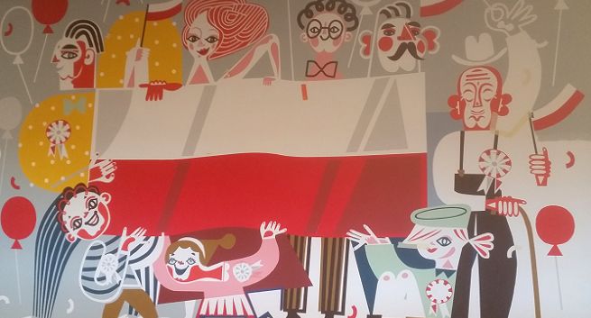 PKP świętuje Dzień Flagi na dworcach kolejowych