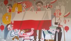 PKP świętuje Dzień Flagi na dworcach kolejowych