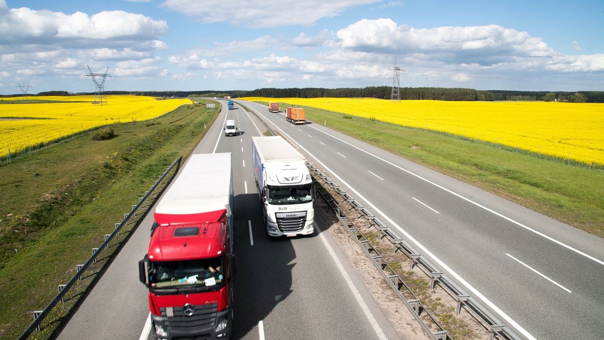 Będzie zakaz wyprzedzania przez ciężarówki na autostradach i ekspresówkach. Zdj. ilustracyjne