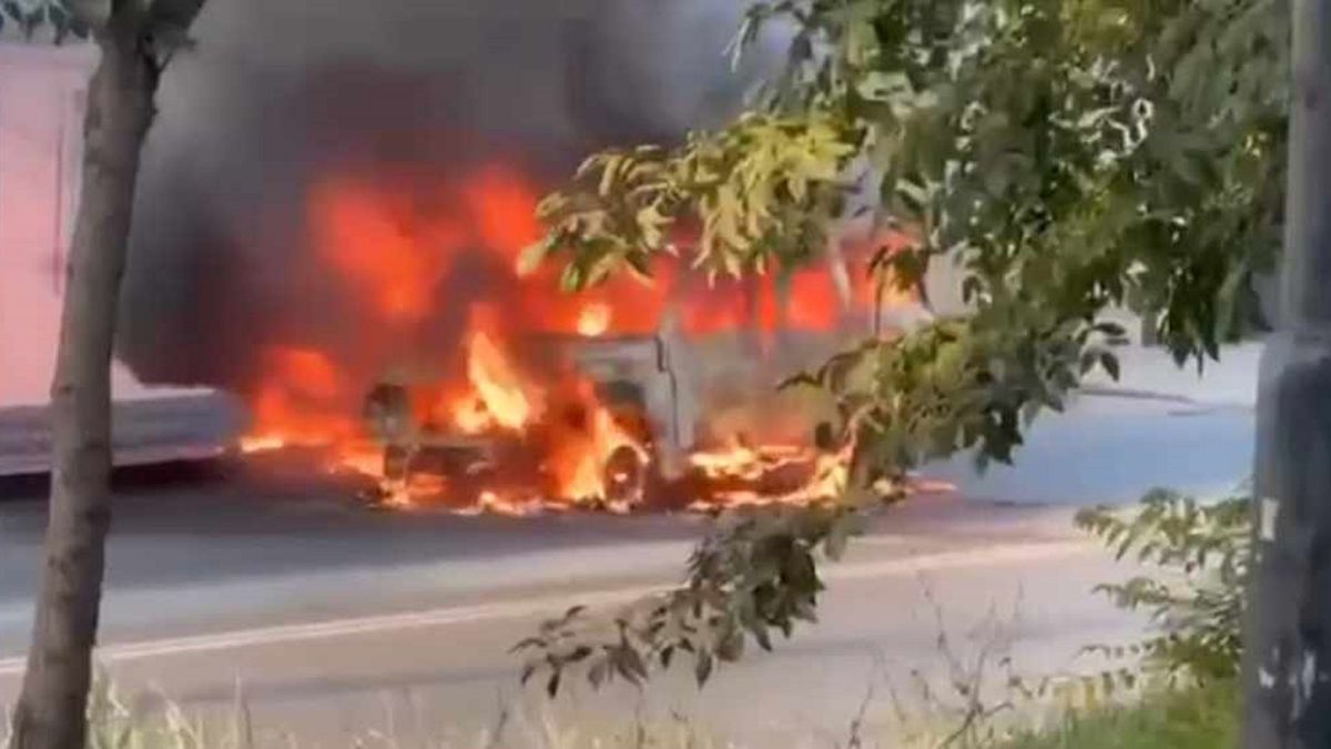 Napastnicy doprowadzili do wielu podpaleń.