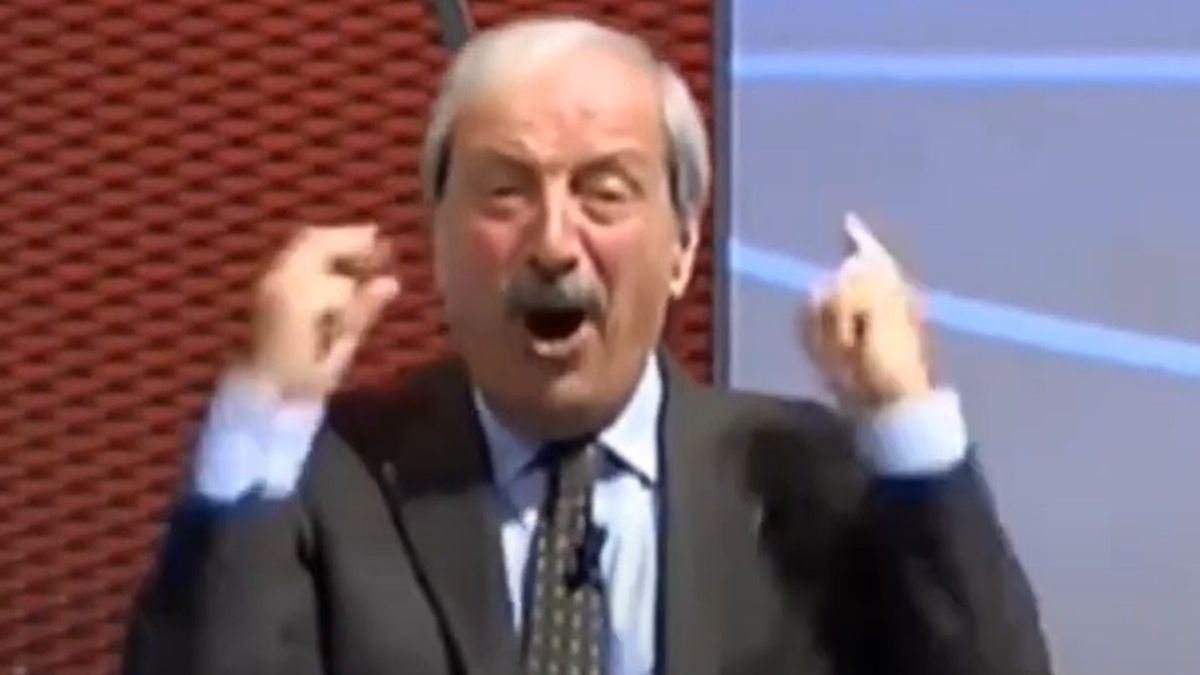 Radość Tiziano Crudellego po golu Krzysztofa Piątka