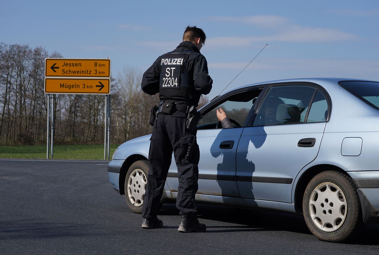 W Niemczech utrata prawa jazdy od przekroczenia prędkości o 21 km/h. Co się stanie z polskimi prawami jazdy?