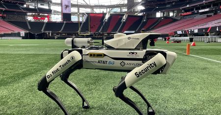 Robo-pies monitoruje stadion. Przyszłość jest tu i teraz