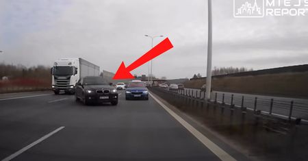 Dramat na S2. Bmw nagle zaczęło zjeżdżać