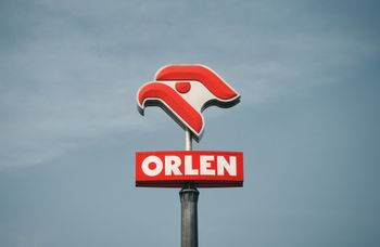 Hurtowe ceny paliw Orlen rosną. Początek wakacji przynosi podwyżki