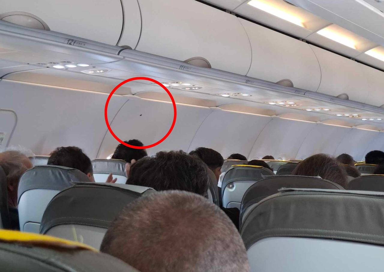 The mystery of airplane window triangles unveiled