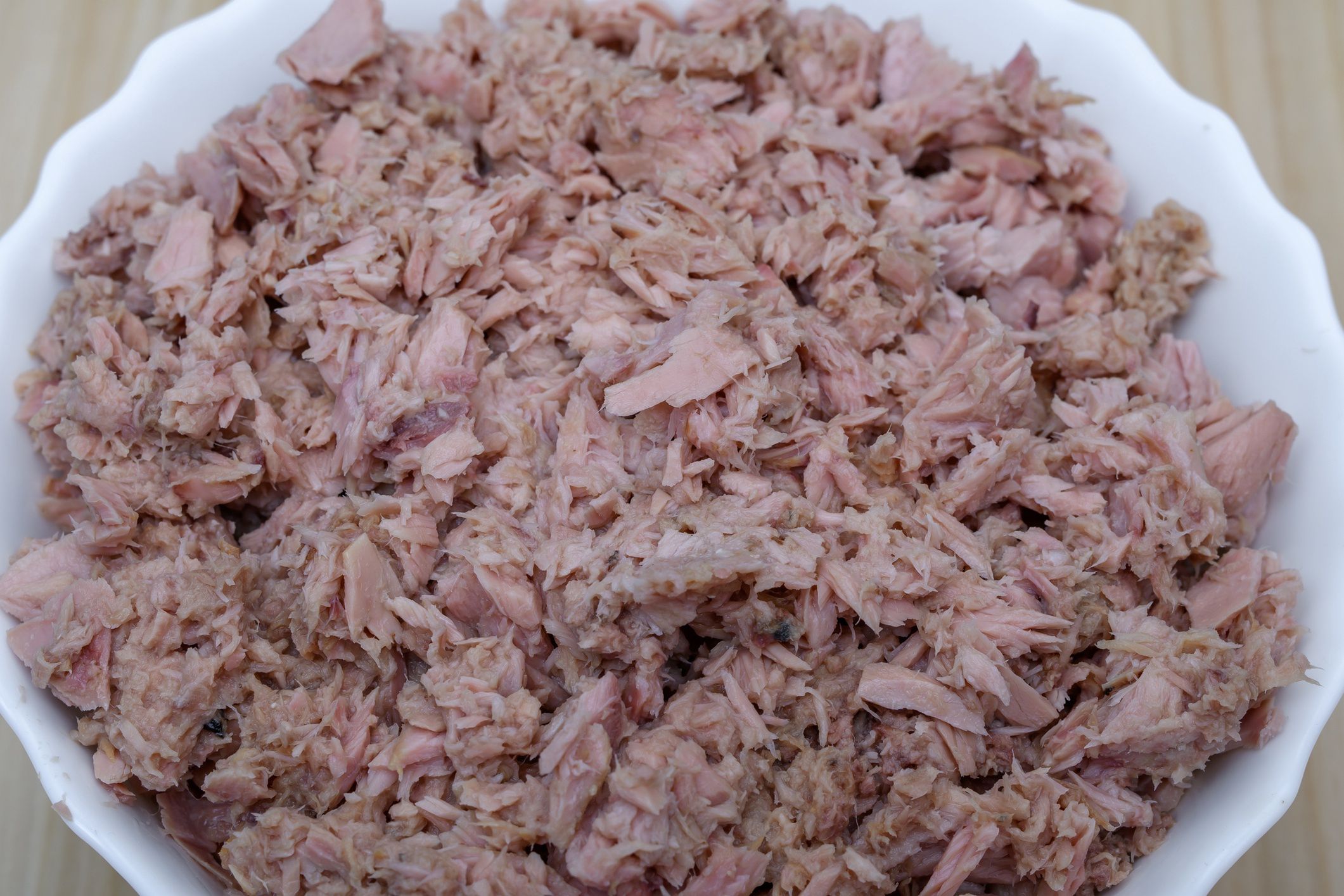 A large portion of tuna in its own sauce from a can
A large portion of tuna in its own sauce from a can
Pawel Kacperek