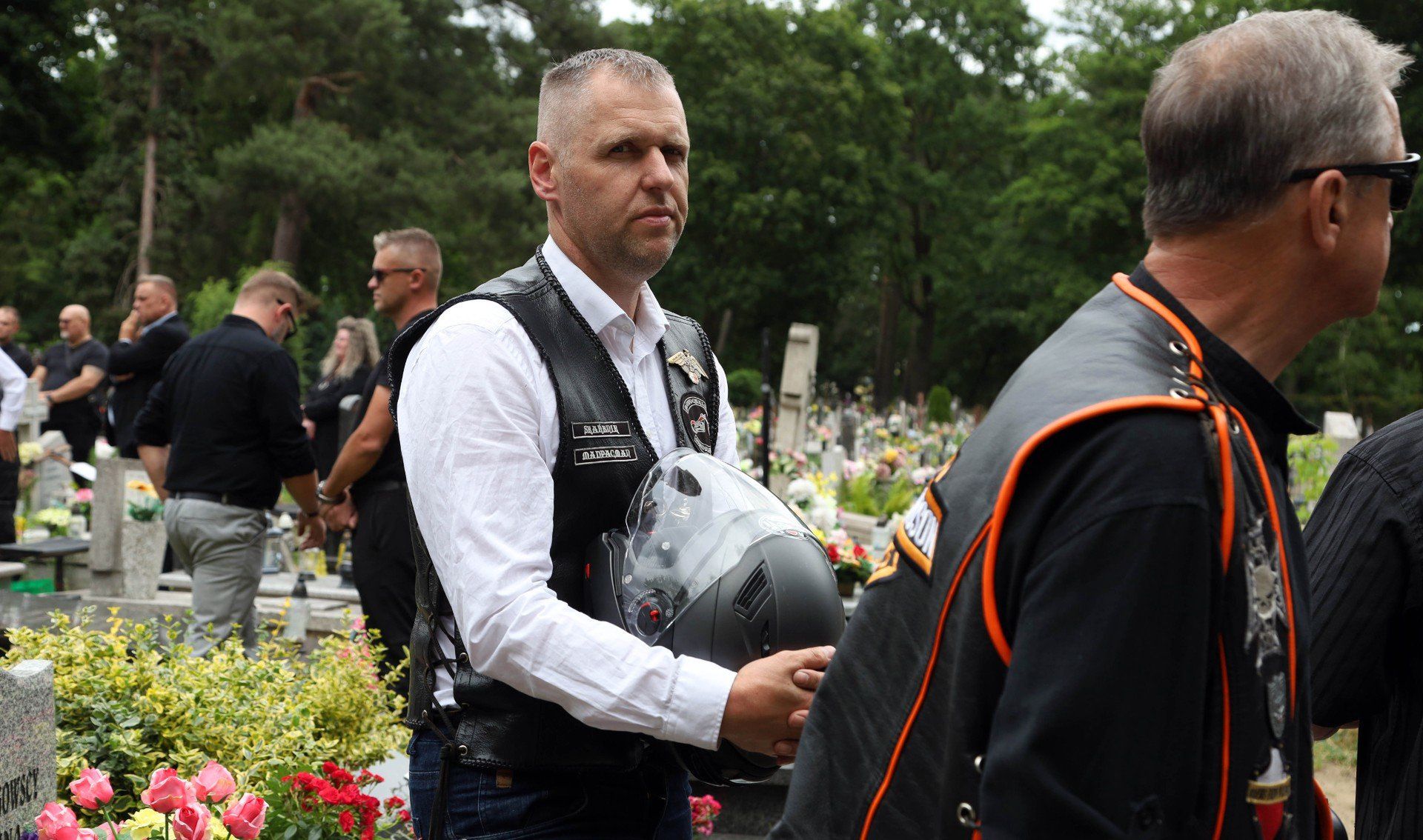 Na cmentarzu parafialnym w Grudziądzu bliscy i przyjaciele pożegnali Mateusza motocyklistę z Grudziądza, który zginął w wypadku