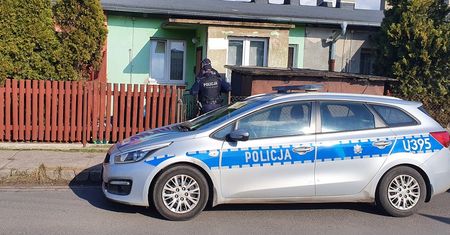 Wrocław. Wypadek na drodze krajowej nr 94. Motocyklista może mówić o sporym szczęściu (wideo)