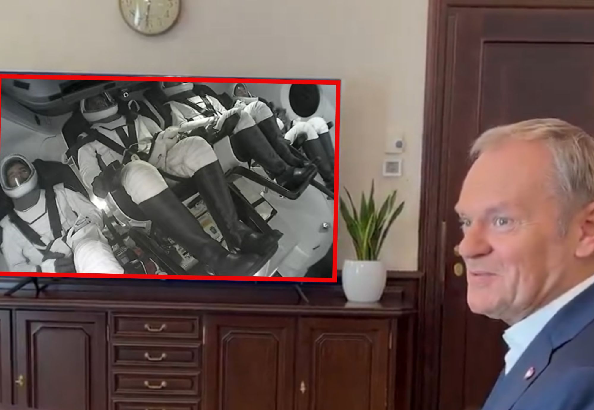 Premier zareagował na powrót Uznańskiego-Wiśniewskiego na Ziemię