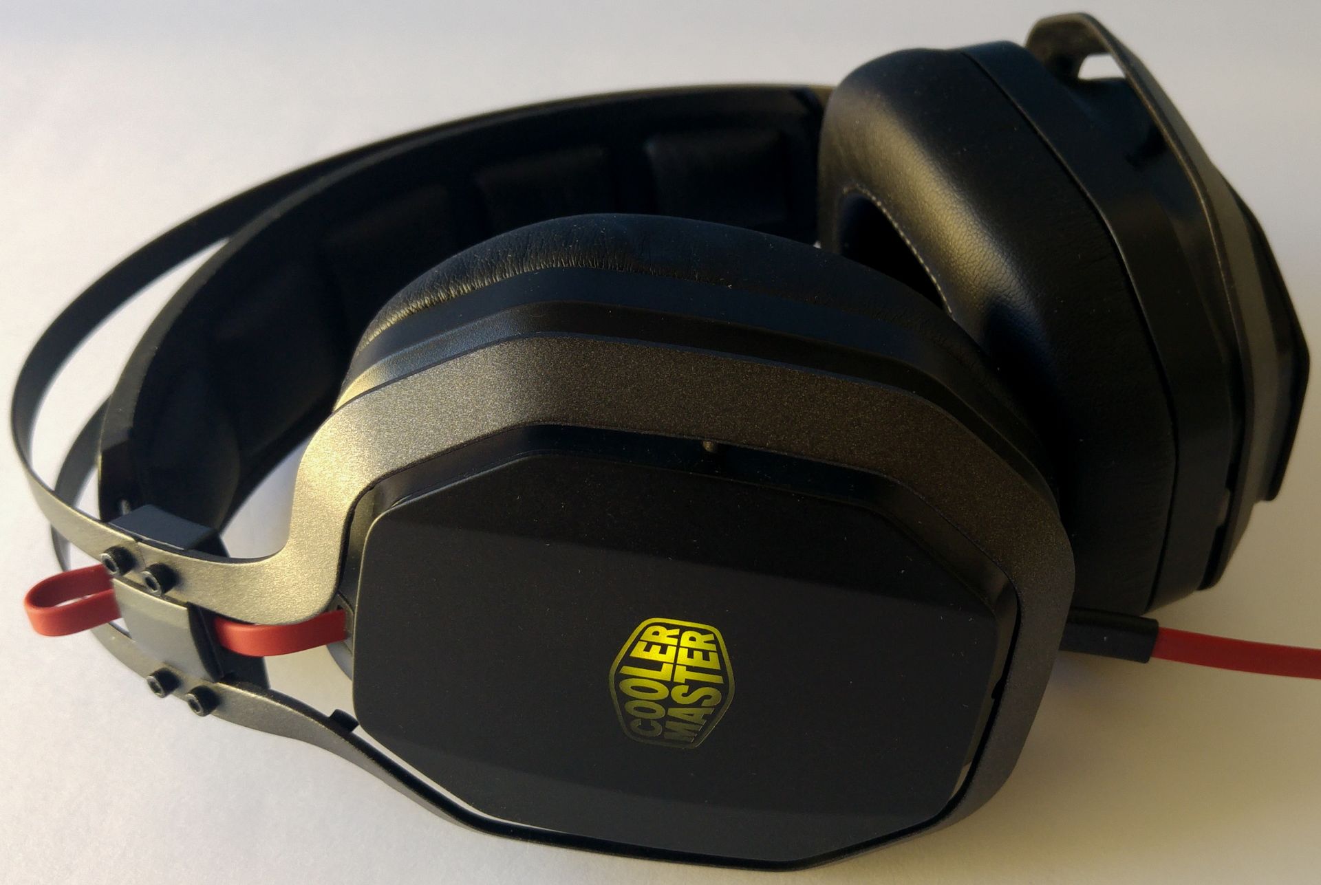 Cooler Master MasterPulse Pro: test słuchawek dla graczy z technologią Bass FX 12