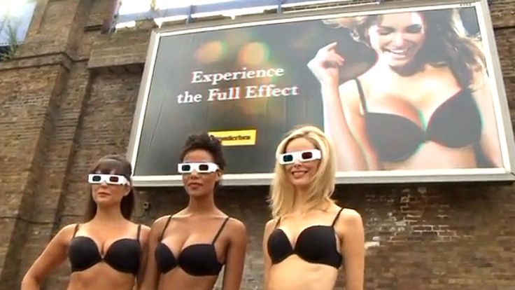 Piersi w 3D - pierwszy billboard 3D 1