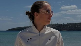 Muśnięta australijskim słońcem Iga Świątek prezentuje dwa oblicza z plaży (ZDJĘCIA)