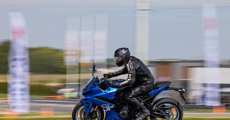 Test: Suzuki GSX-8R - sztuka uniwersalności