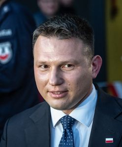 Mentzen z pierwszej ławy słucha Tuska. "Na razie beznadziejny"