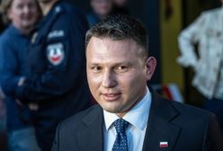 Mentzen z pierwszej ławy słucha Tuska. "Na razie beznadziejny"