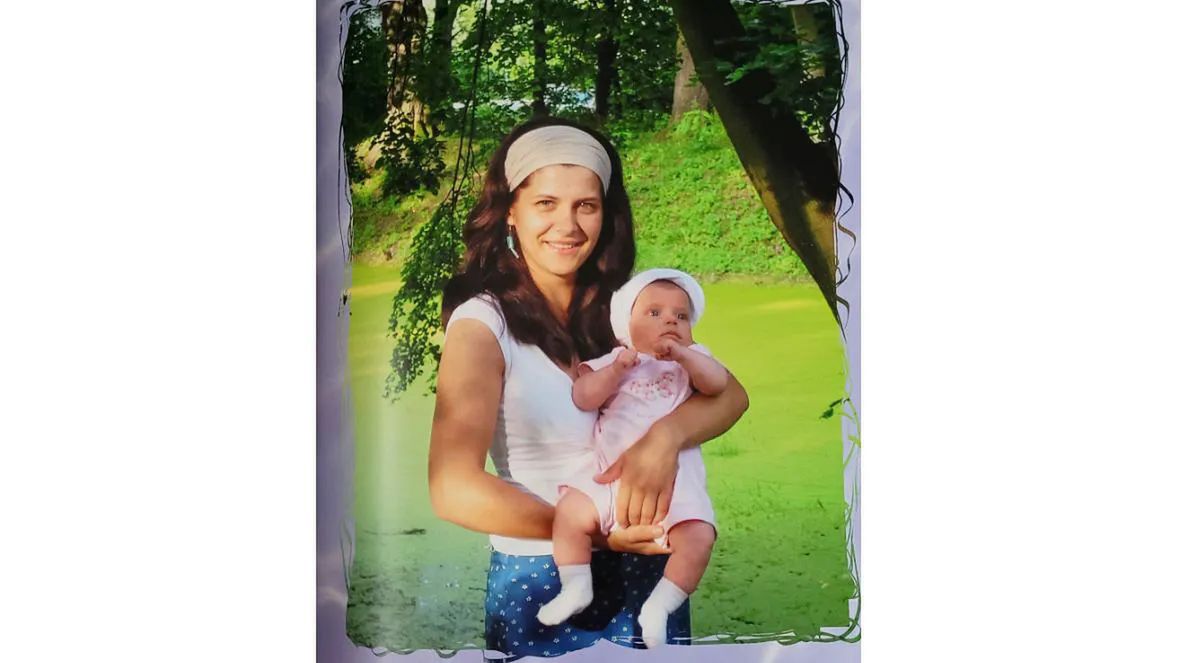 Emilka w objęciach Agnieszki. Dziewczynka po urodzeniu dostaje 10 punktów w skali Apgar. Kłopoty zaczynają się później