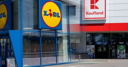 Biedronka, Lidl i Kaufland nęcą promocjami. Kawa, mleko, chemia i nie tylko