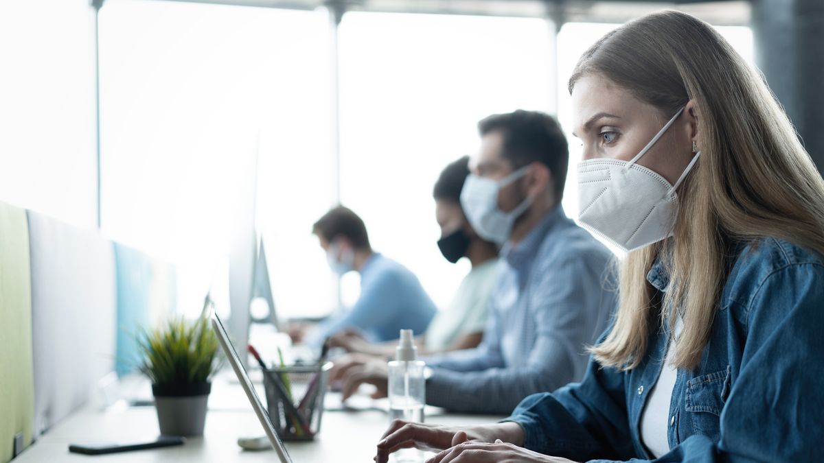 Obecne obostrzenia epidemiczne zostaną z nami do końca września 