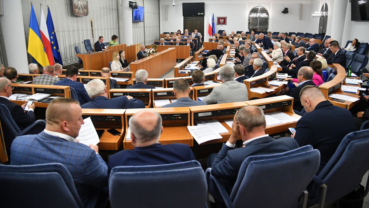 posiedzenie Senatu
Warszawa, 28.07.2023. Senatorowie na sali obrad Senatu w Warszawie, 28 bm. Senat wznowi� obrady. Senatorowie maj� zaplanowane m.in. g�osowania nad nowel� ustawy o referendum oraz w sprawie nowelizacji bud�etu na 2023 r. (mr) PAP/Radek Pietruszka
Radek Pietruszka
g�osowa�, obrad, obrady, plenarna, posiedzenie, sala, senat, senatu