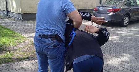 Warszawa. Przyłapani na kradzieży. "Piła do cięcia metalu nie zdążyła ostygnąć"