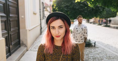 Rose gold. Przywitaj letnią koloryzację w modnym odcieniu różowego złota. Skusisz się?