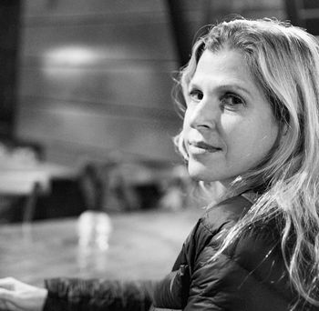 Tajemnicza śmierć producentki w hotelu w Atenach. Pojawiły się teorie spiskowe