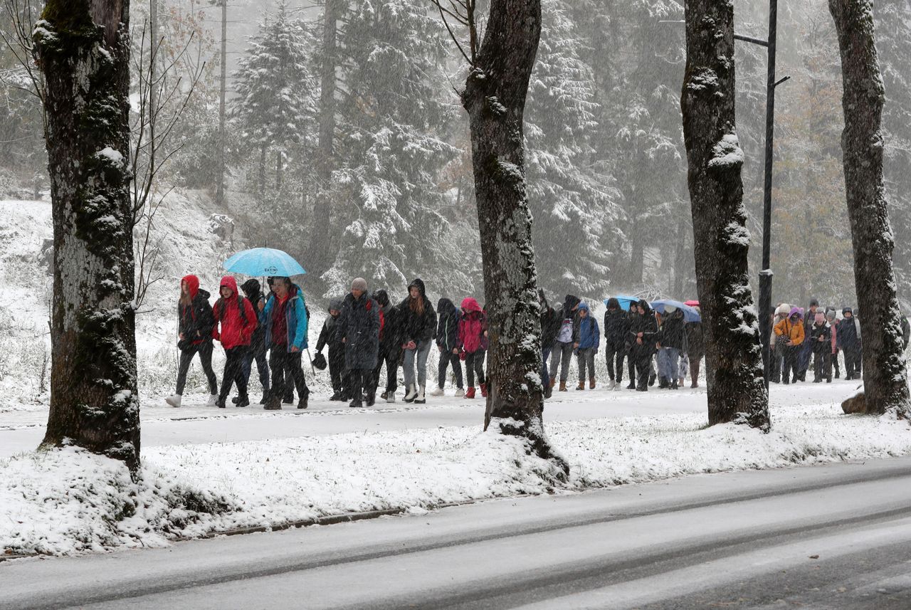 Zakopane pod śniegiem. W Tatrach mróz i niesprzyjające warunki